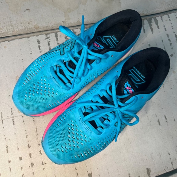 ASICS running shoes - Picture 2 of 4